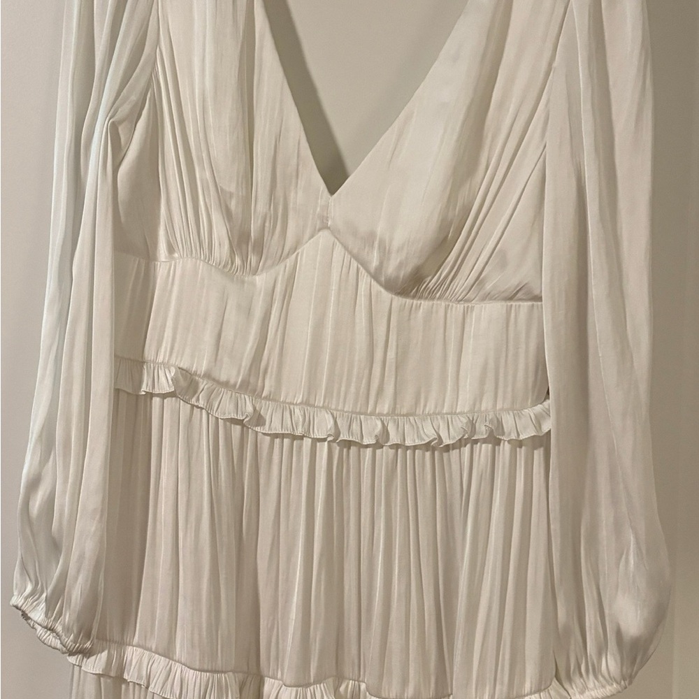 Elegant White V-Neck Dress